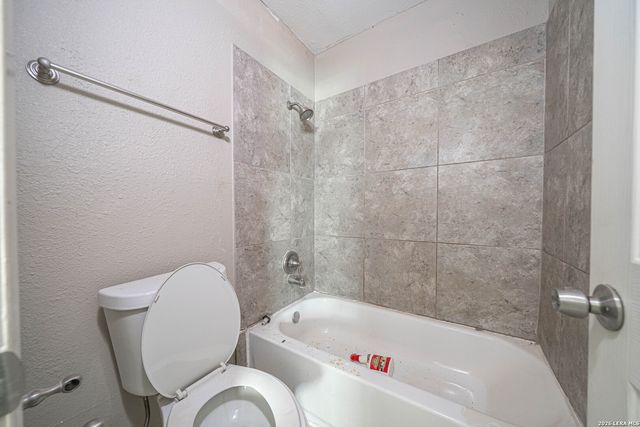 7555 LINCOLN VILLAGE DR, San Antonio, TX 78244