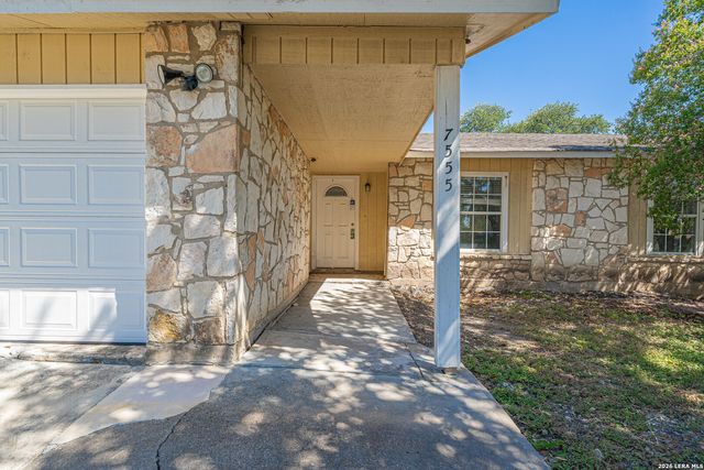 7555 LINCOLN VILLAGE DR, San Antonio, TX 78244