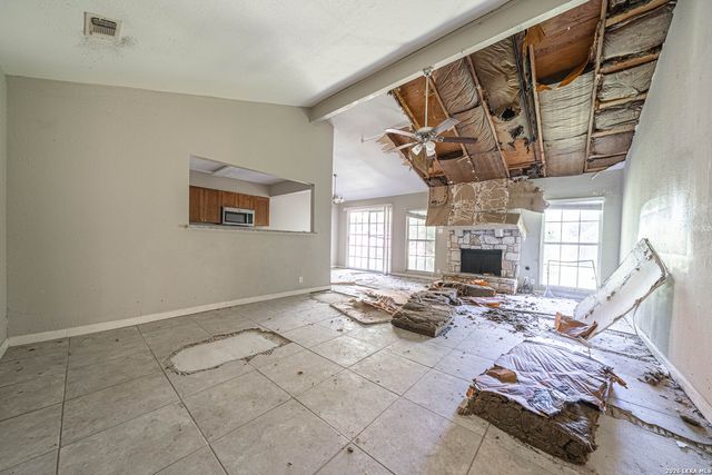 7555 LINCOLN VILLAGE DR, San Antonio, TX 78244