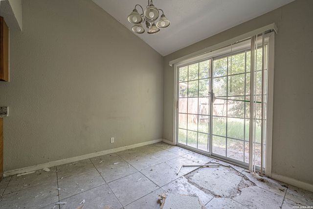 7555 LINCOLN VILLAGE DR, San Antonio, TX 78244