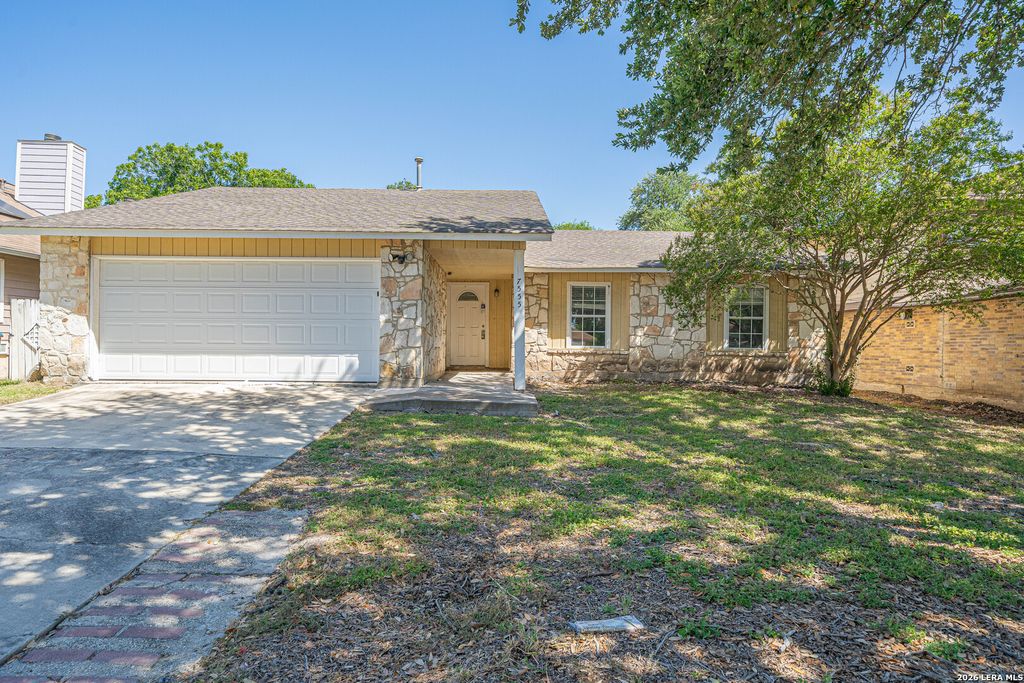 7555 LINCOLN VILLAGE DR, San Antonio, TX 78244