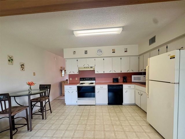 2222 AMERICUS BOULEVARD N 40, Clearwater, FL 33763