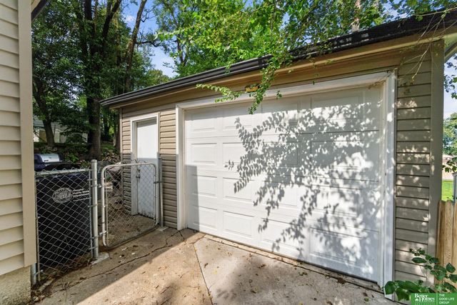 6618 B Street, Omaha, NE 68106