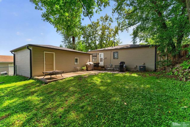 6618 B Street, Omaha, NE 68106