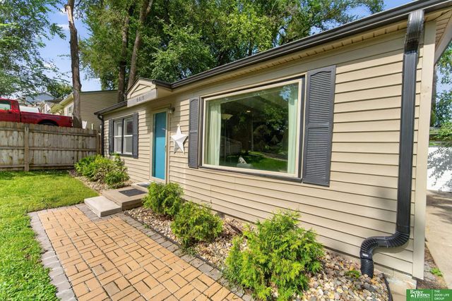 6618 B Street, Omaha, NE 68106