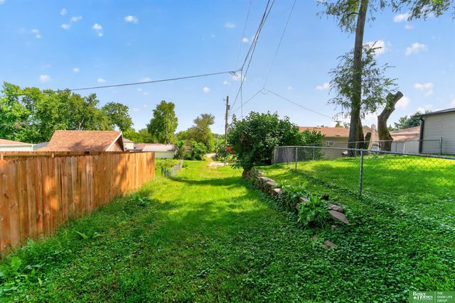 6618 B Street, Omaha, NE 68106