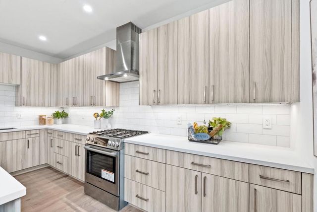 916 Woodside Road, Redwood City, CA 94061