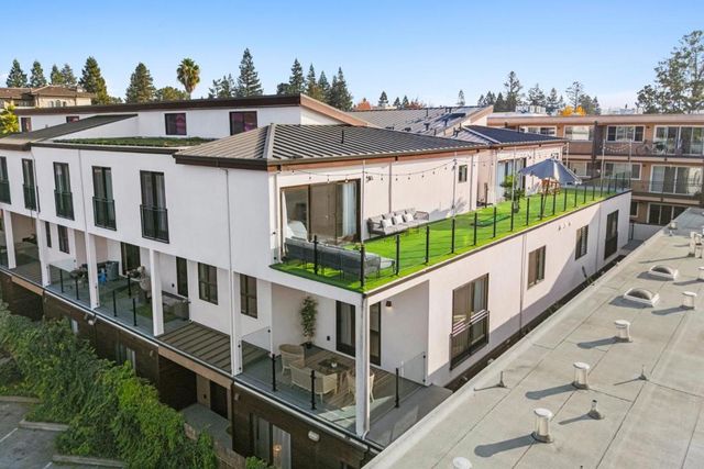 916 Woodside Road, Redwood City, CA 94061