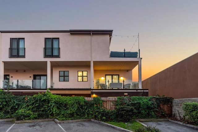 916 Woodside Road, Redwood City, CA 94061