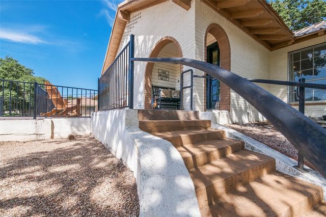 8101 Forest Ridge Drive, Woodway, TX 76712