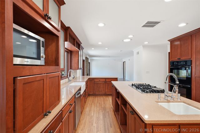 2853 E 35th Place, Tulsa, OK 74105