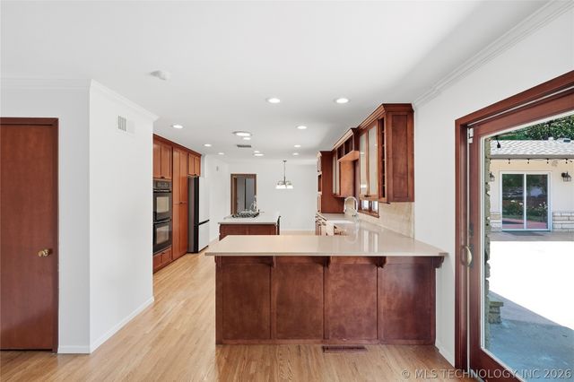 2853 E 35th Place, Tulsa, OK 74105