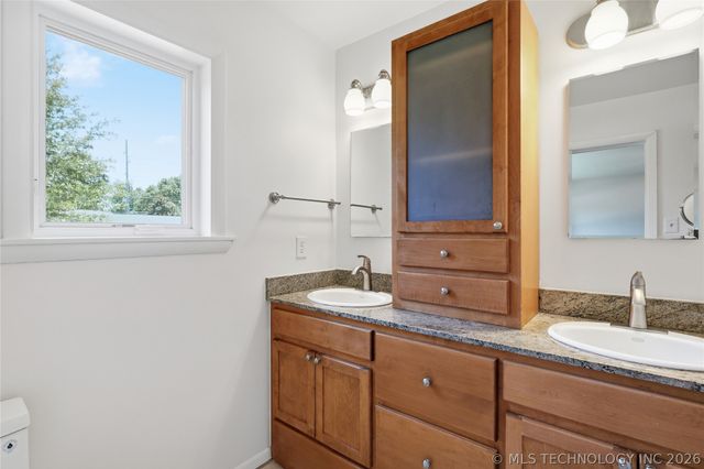 2853 E 35th Place, Tulsa, OK 74105