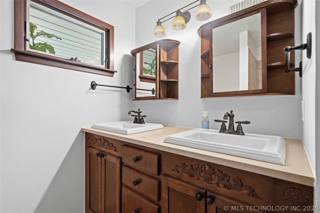 2853 E 35th Place, Tulsa, OK 74105