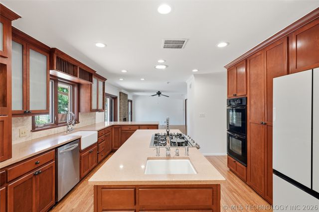 2853 E 35th Place, Tulsa, OK 74105