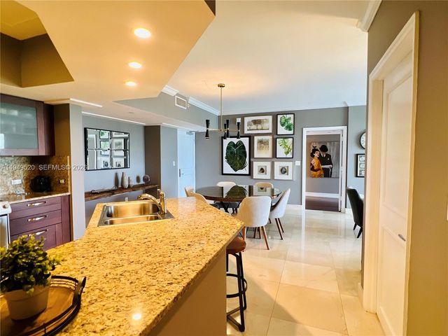 20000 E Country Club Dr 806, Aventura, FL 33180