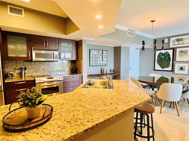 20000 E Country Club Dr 806, Aventura, FL 33180