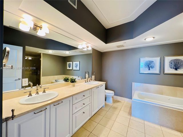 20000 E Country Club Dr 806, Aventura, FL 33180