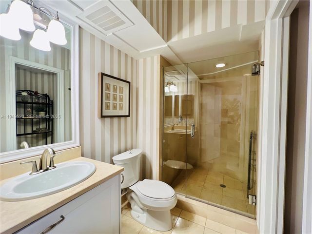 20000 E Country Club Dr 806, Aventura, FL 33180