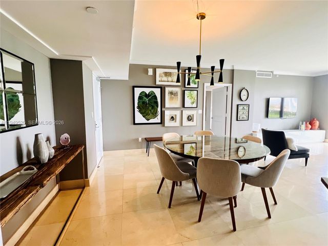 20000 E Country Club Dr 806, Aventura, FL 33180