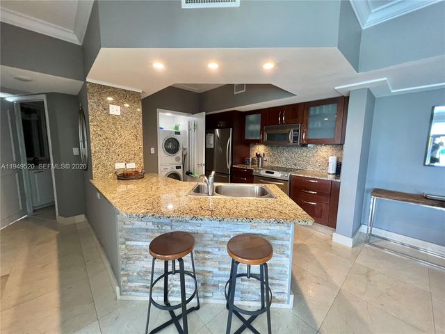 20000 E Country Club Dr 806, Aventura, FL 33180