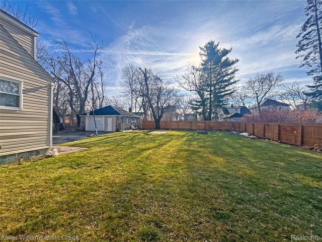 78 E Strathmore Avenue, Pontiac, MI 48340