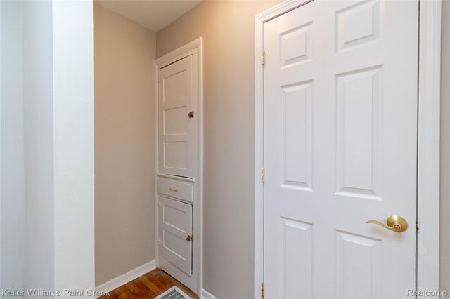 78 E Strathmore Avenue, Pontiac, MI 48340