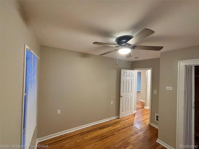 78 E Strathmore Avenue, Pontiac, MI 48340