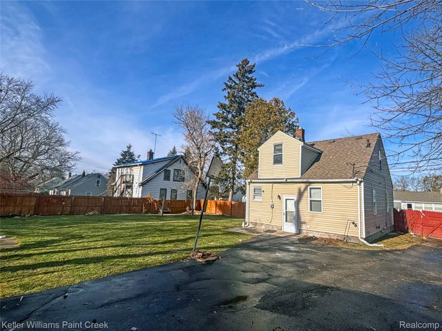 78 E Strathmore Avenue, Pontiac, MI 48340