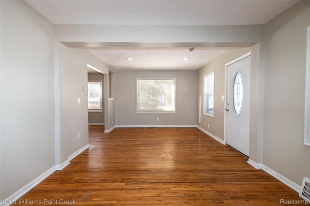 78 E Strathmore Avenue, Pontiac, MI 48340