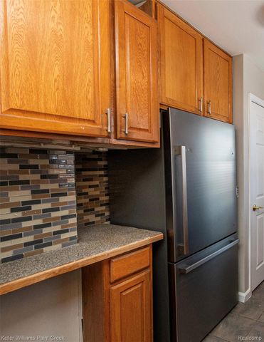 78 E Strathmore Avenue, Pontiac, MI 48340