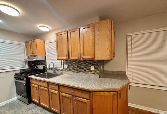 78 E Strathmore Avenue, Pontiac, MI 48340