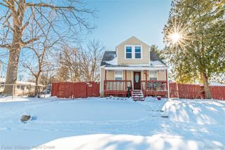 78 E Strathmore Avenue, Pontiac, MI 48340