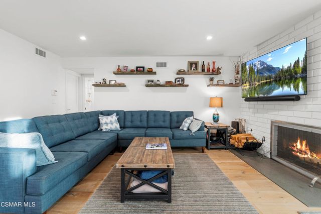 854 Lindawood Street, Newbury Park, CA 91320