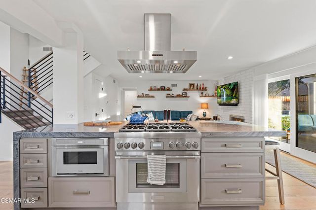 854 Lindawood Street, Newbury Park, CA 91320