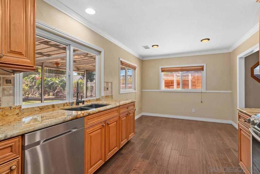 Image 11 of property listing at 2245 Nob Hill Drive, Carlsbad, CA 92008