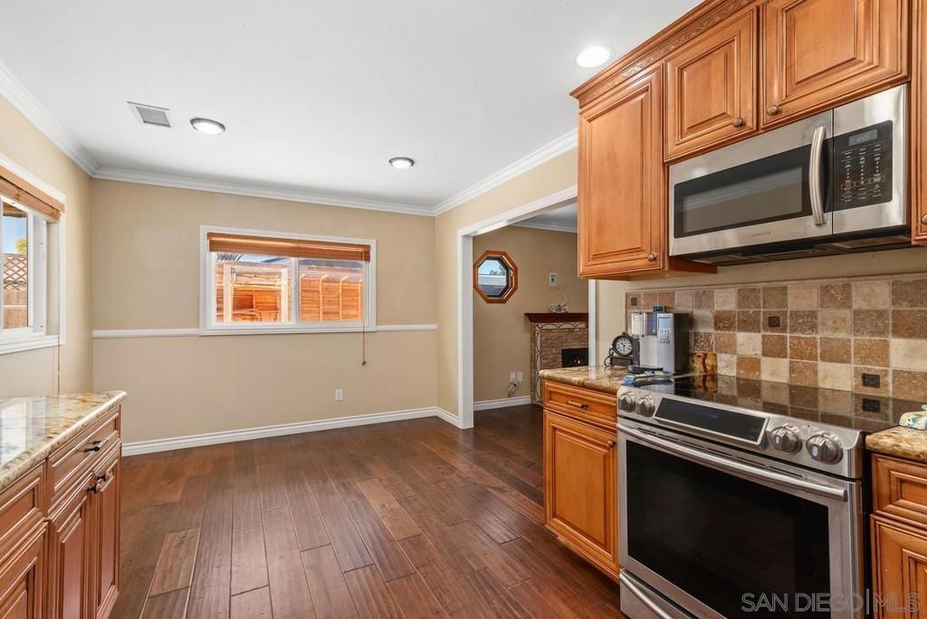 Image 12 of property listing at 2245 Nob Hill Drive, Carlsbad, CA 92008