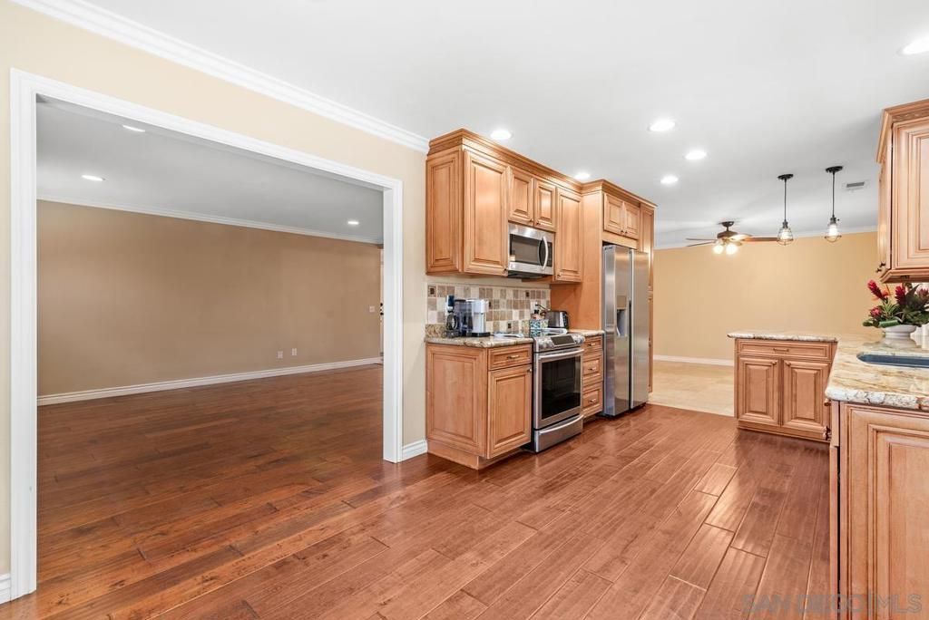Image 13 of property listing at 2245 Nob Hill Drive, Carlsbad, CA 92008