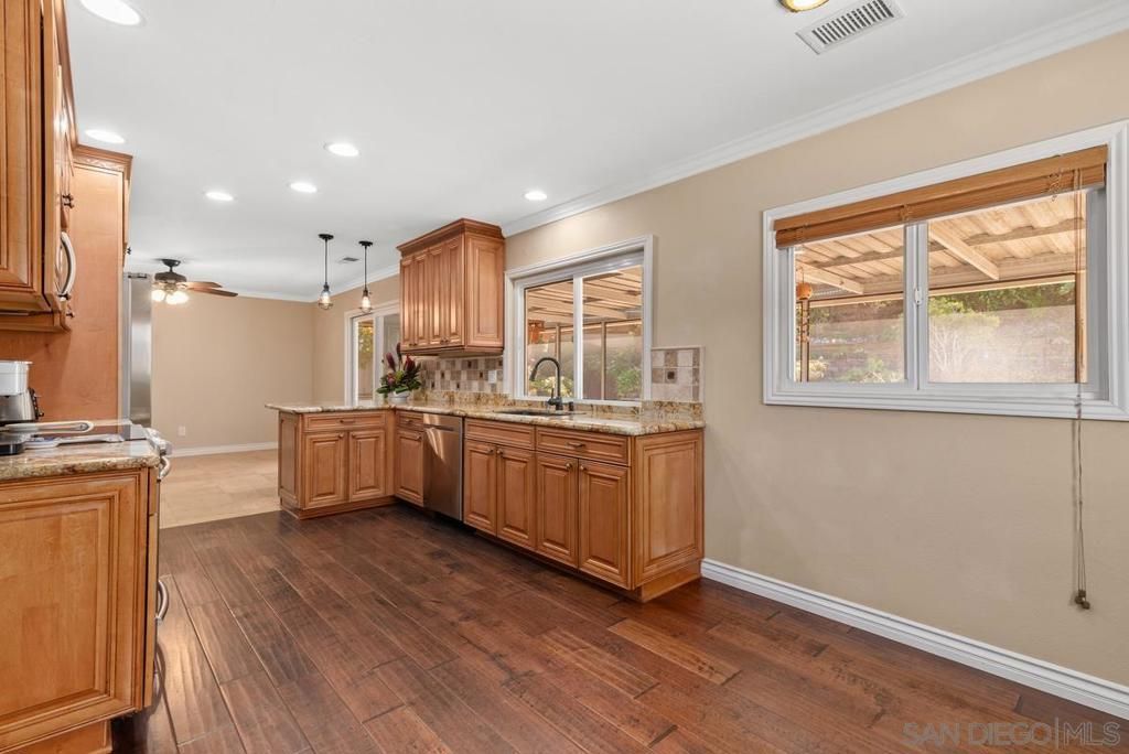 Image 14 of property listing at 2245 Nob Hill Drive, Carlsbad, CA 92008
