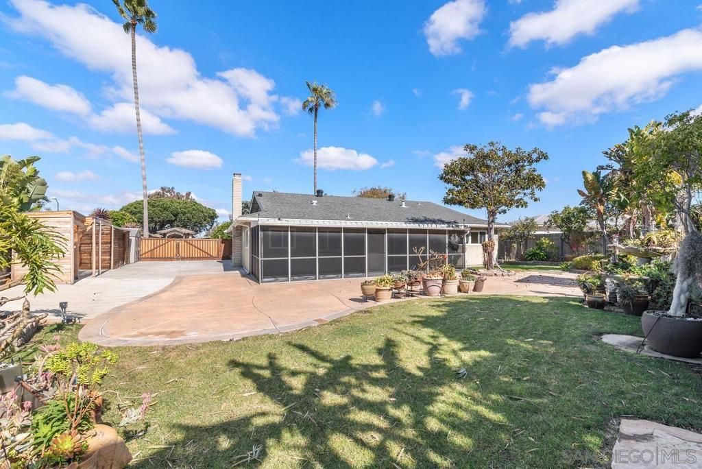 Image 25 of property listing at 2245 Nob Hill Drive, Carlsbad, CA 92008