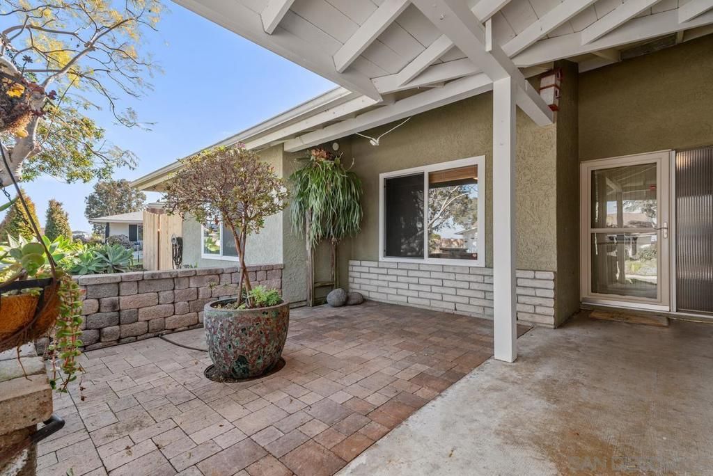 Image 4 of property listing at 2245 Nob Hill Drive, Carlsbad, CA 92008