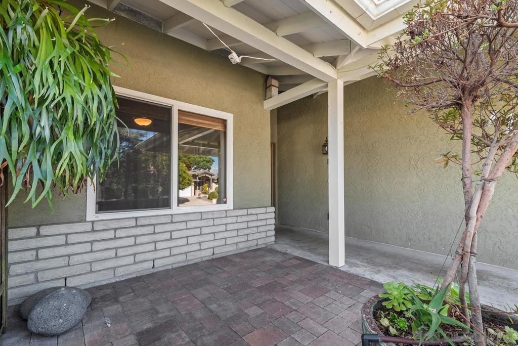 Image 5 of property listing at 2245 Nob Hill Drive, Carlsbad, CA 92008