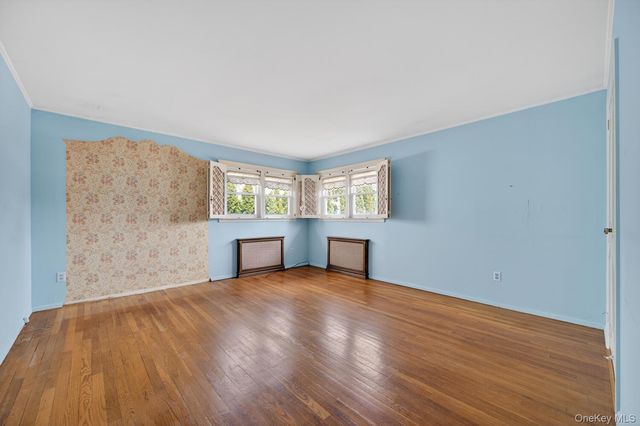 7 1st Avenue, Bayville, NY 11709