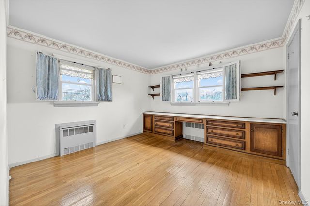 7 1st Avenue, Bayville, NY 11709