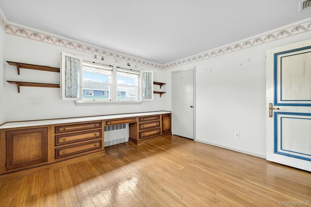 7 1st Avenue, Bayville, NY 11709