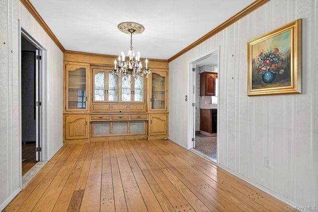 7 1st Avenue, Bayville, NY 11709