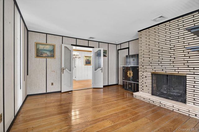 7 1st Avenue, Bayville, NY 11709