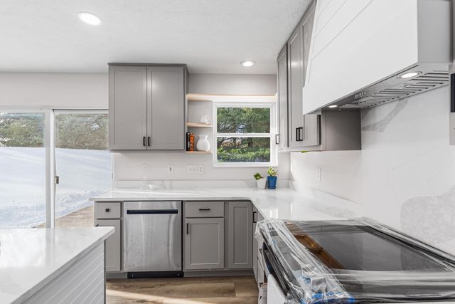 909 Surfridge Drive, Hebron, KY 41048