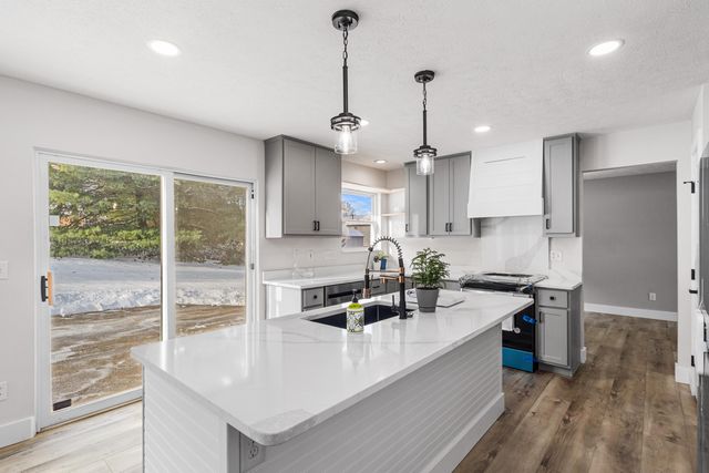 909 Surfridge Drive, Hebron, KY 41048