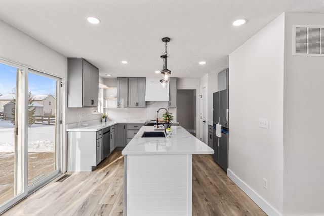 909 Surfridge Drive, Hebron, KY 41048